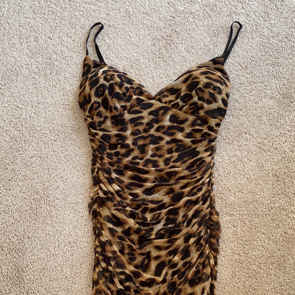Above knee length M Boutique dress